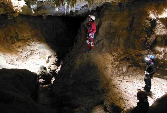 Speleologia in una stanza interna 